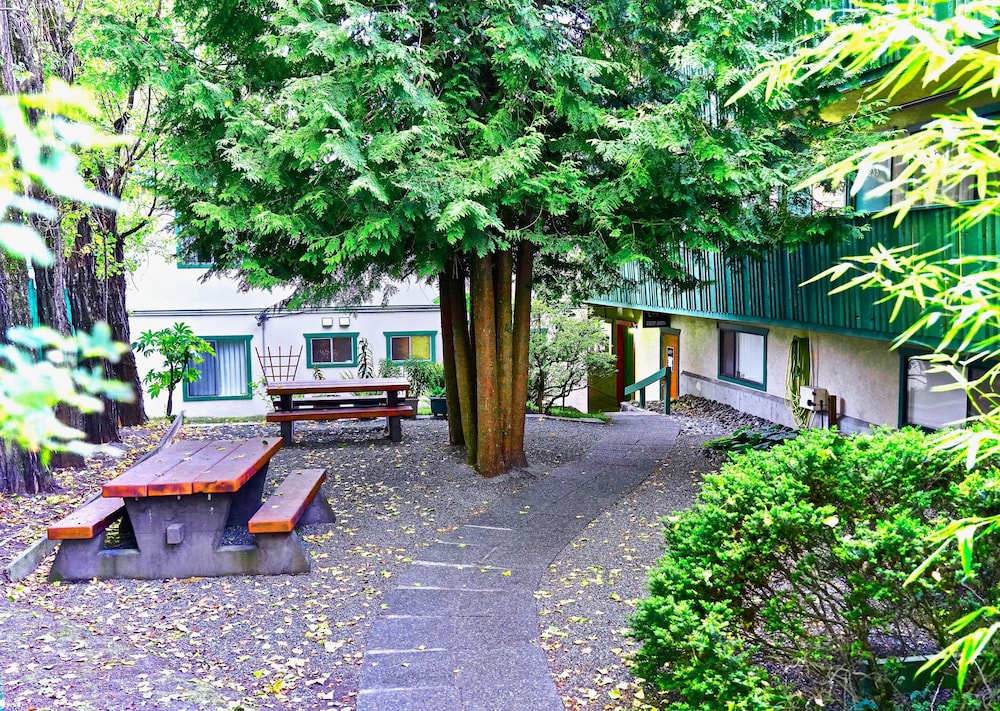 Robin Hood Inn & Suites 55/59