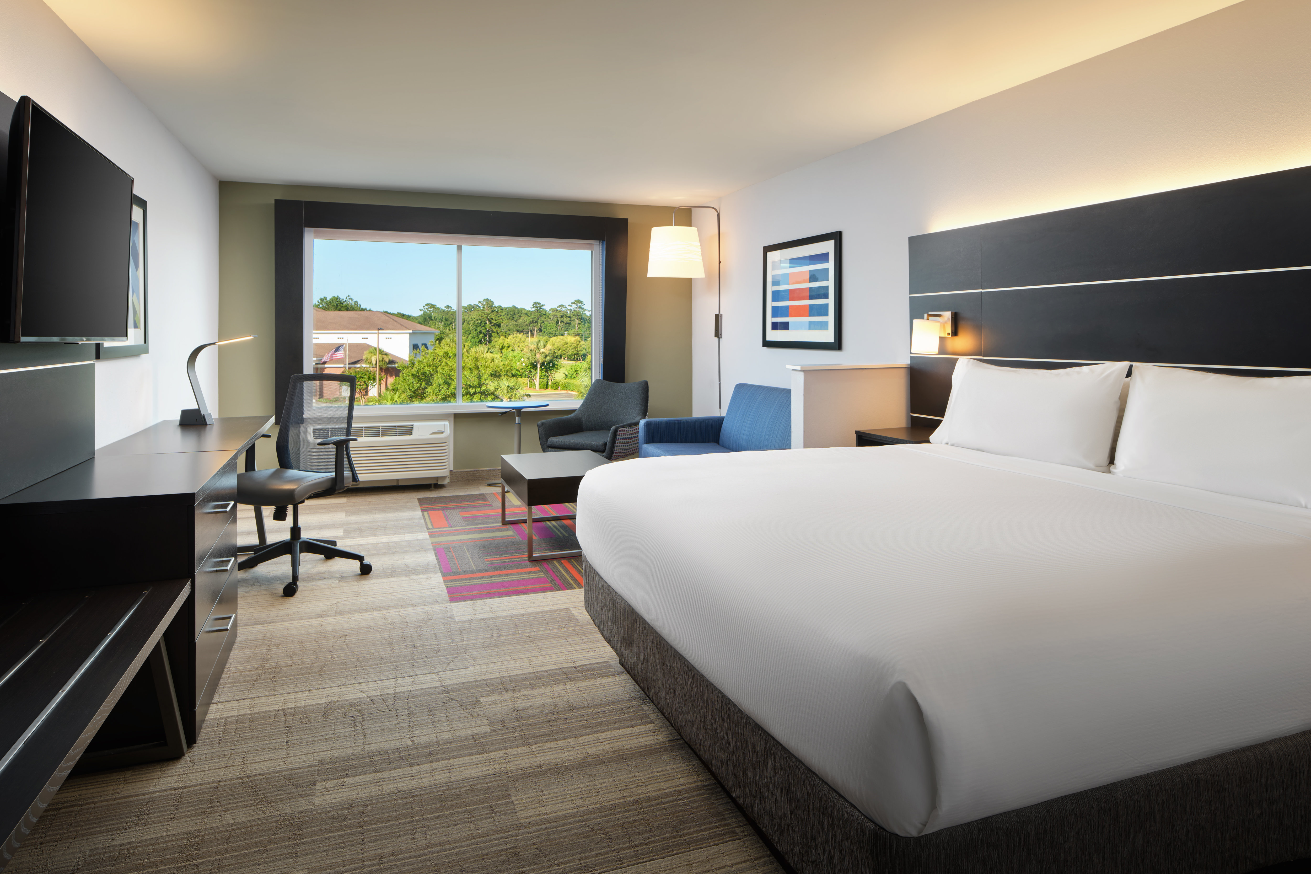 Holiday Inn Express and Suites Brunswick 12/48