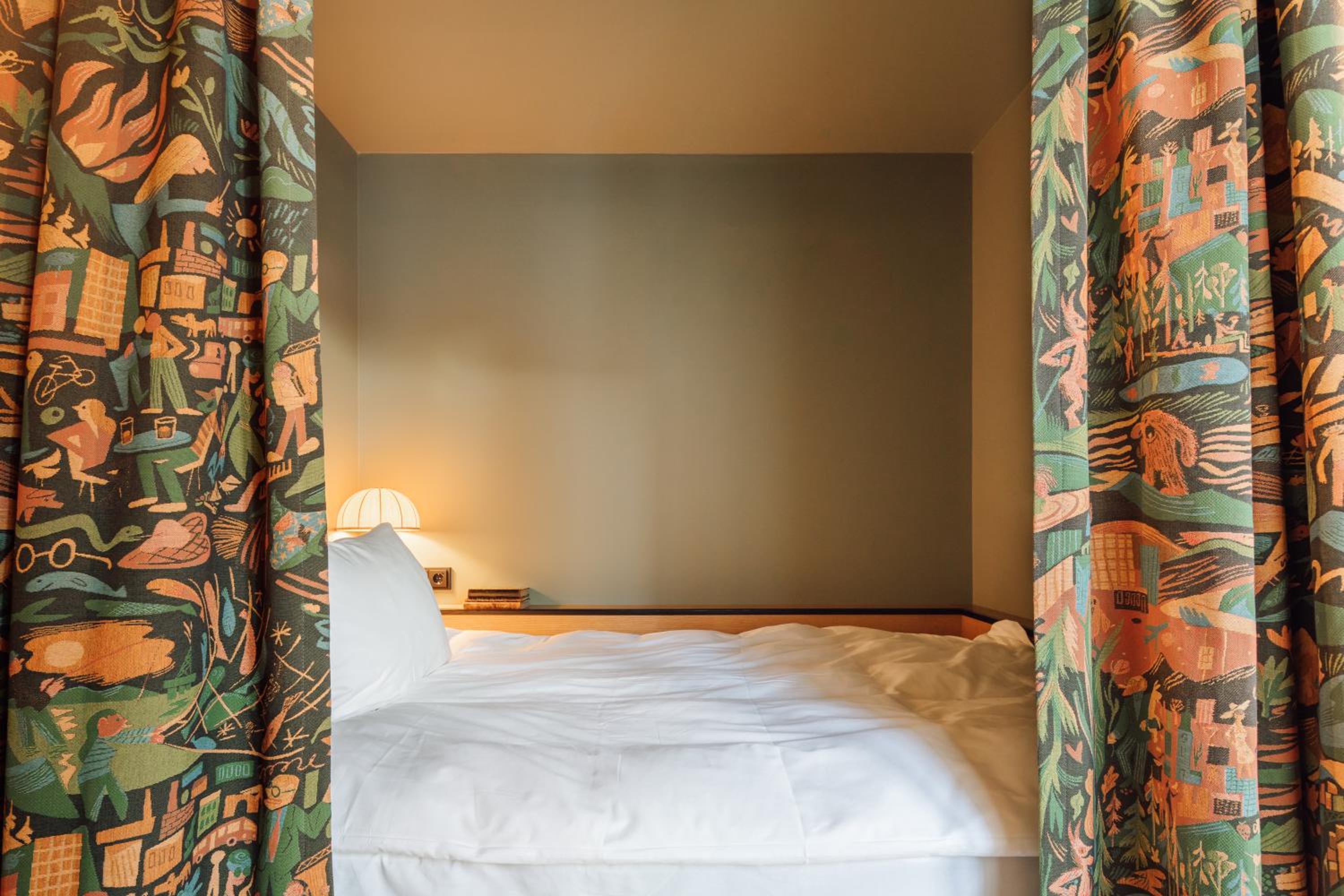 Room, Twin Beds, Alcove