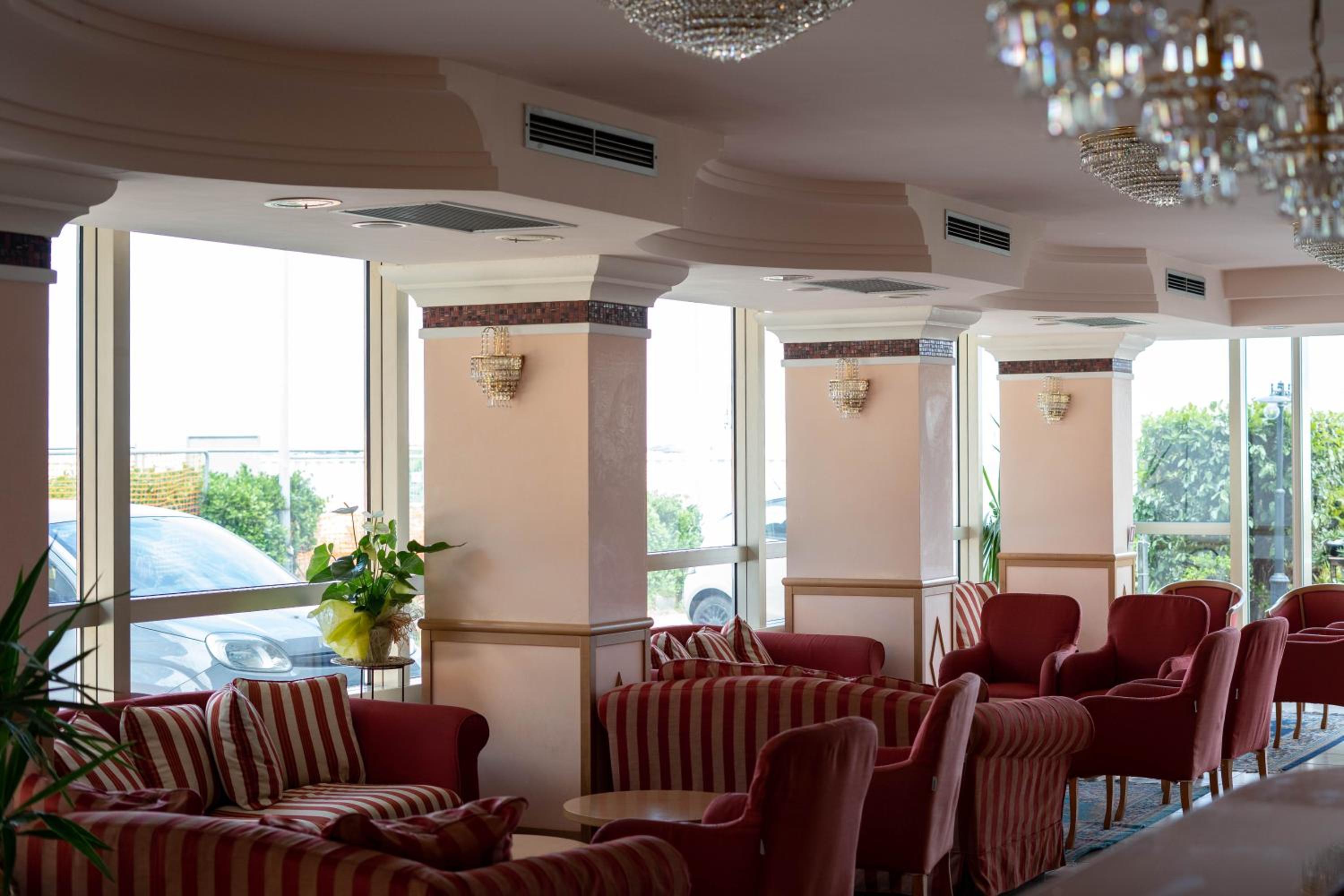 Hotel Mondial 25/48