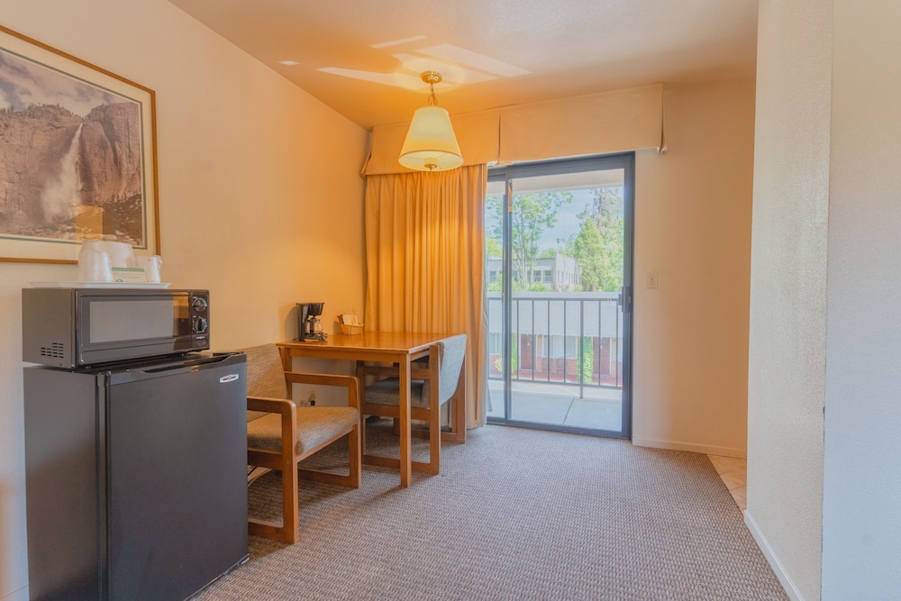 Mariposa Lodge 29/47