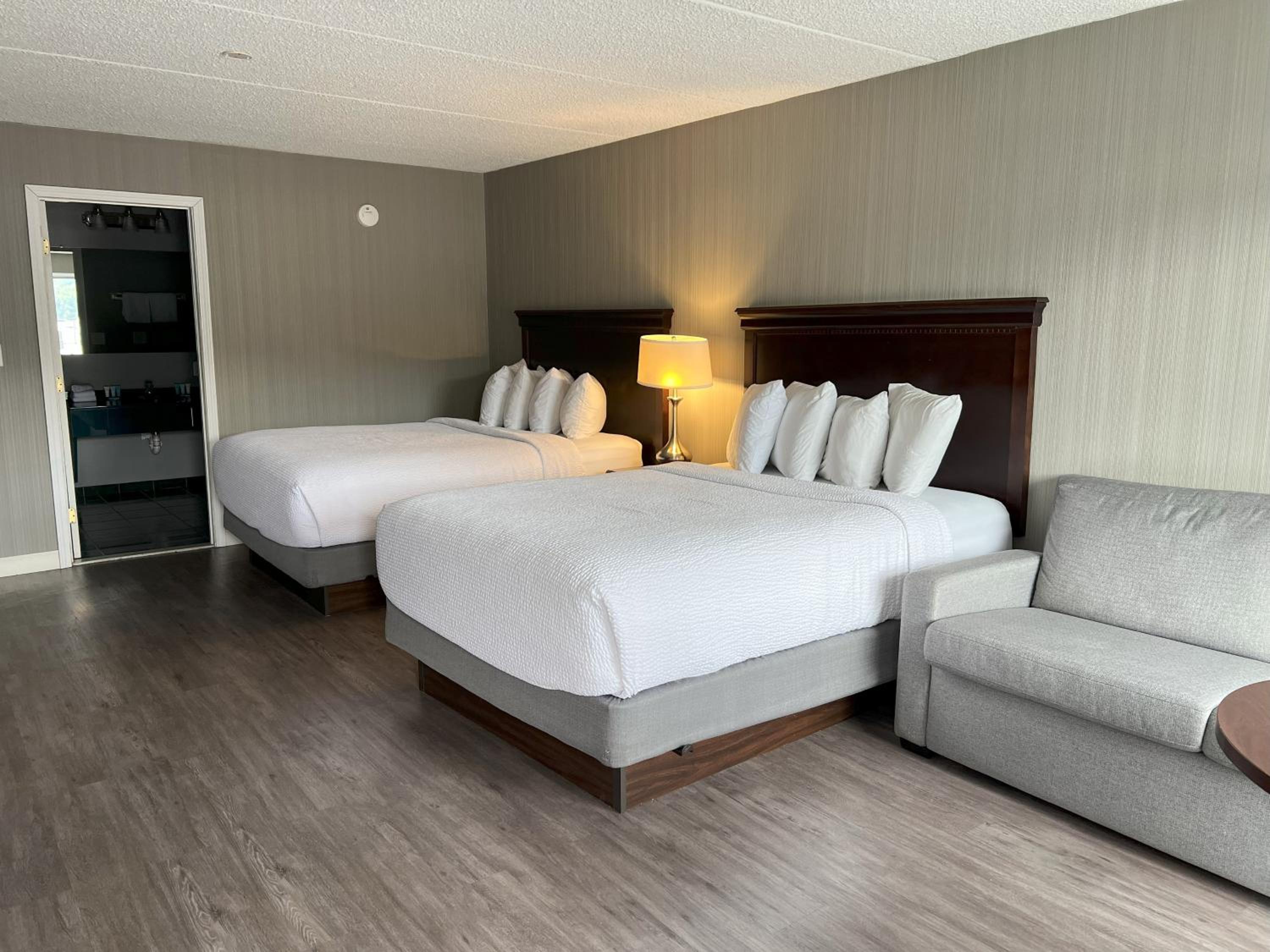 Suite, Pool Side, Hot Tub