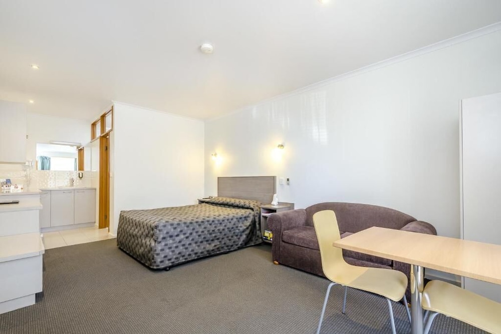 Werribee Motel & Apartments 47/63
