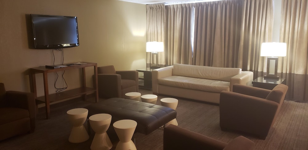 Doubletree By Hilton Hotel St Louis Westport 35/54