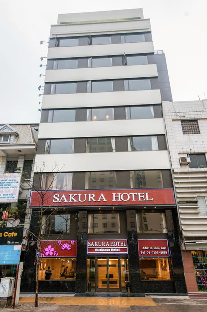 Sakura Hotel 2/40