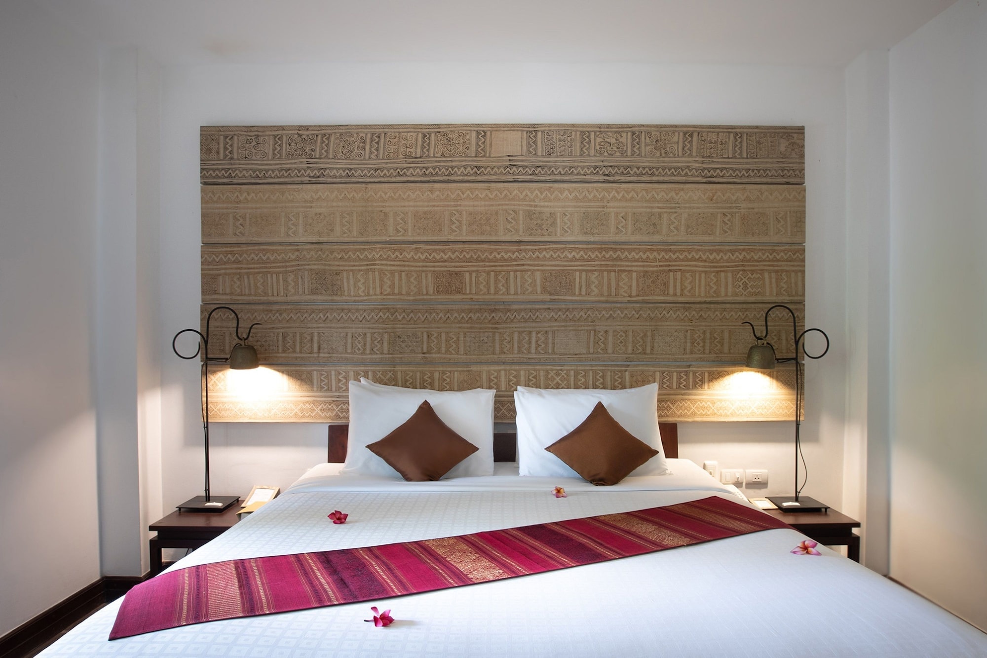 Palace, King Bed, Victoria Xiengthong Palace 3/6