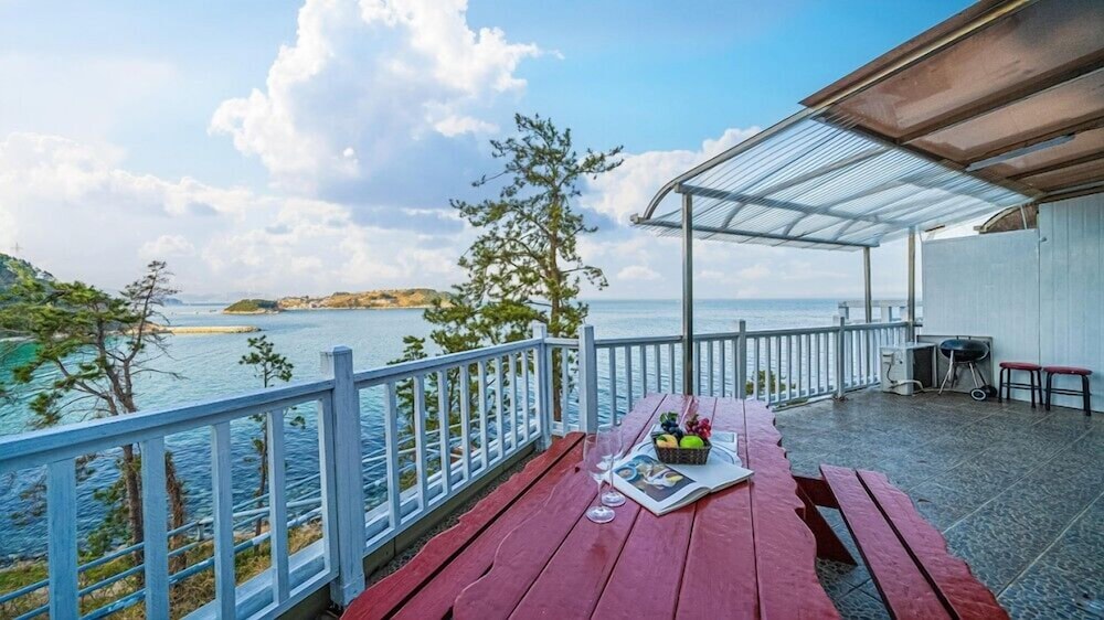 Geoje White O Pension 26/50
