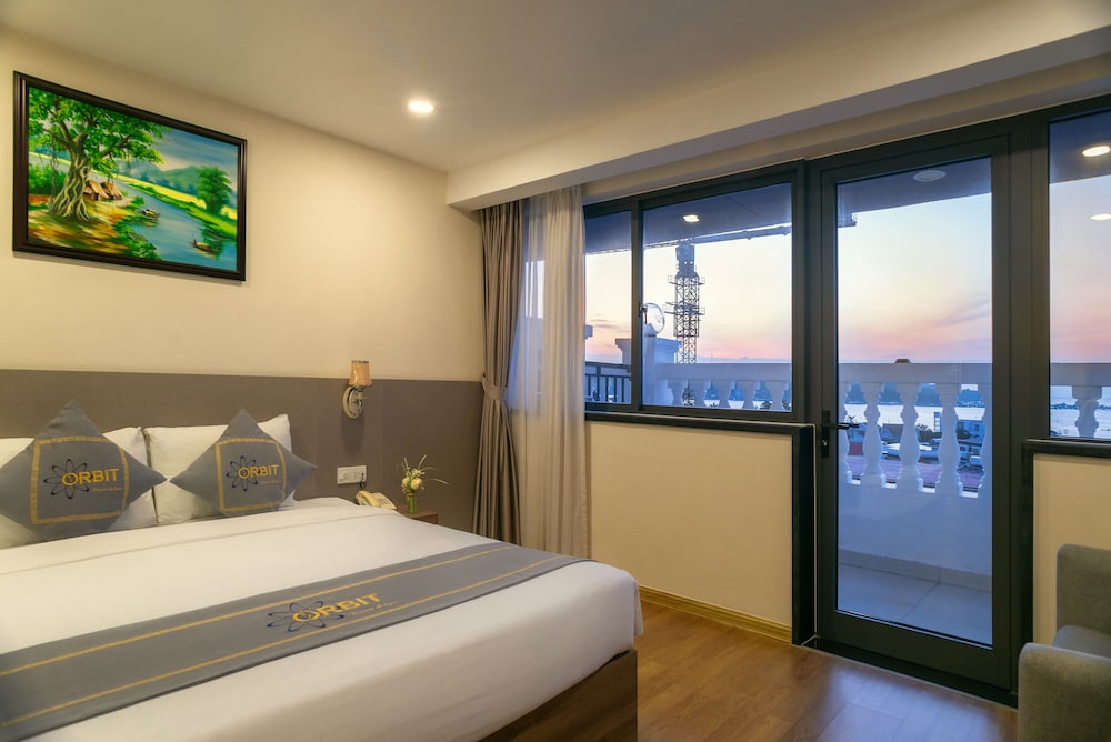 غرفة بريميير بسرير كينج بإطلالة على البحر، Orbit Hotel 5/7