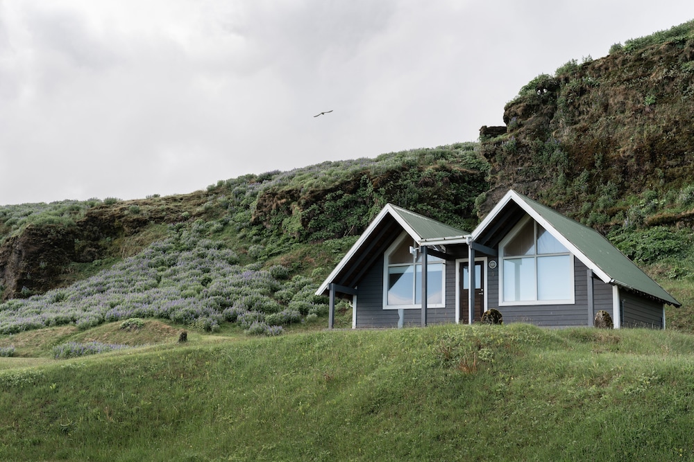 Vik Cottages 20/24