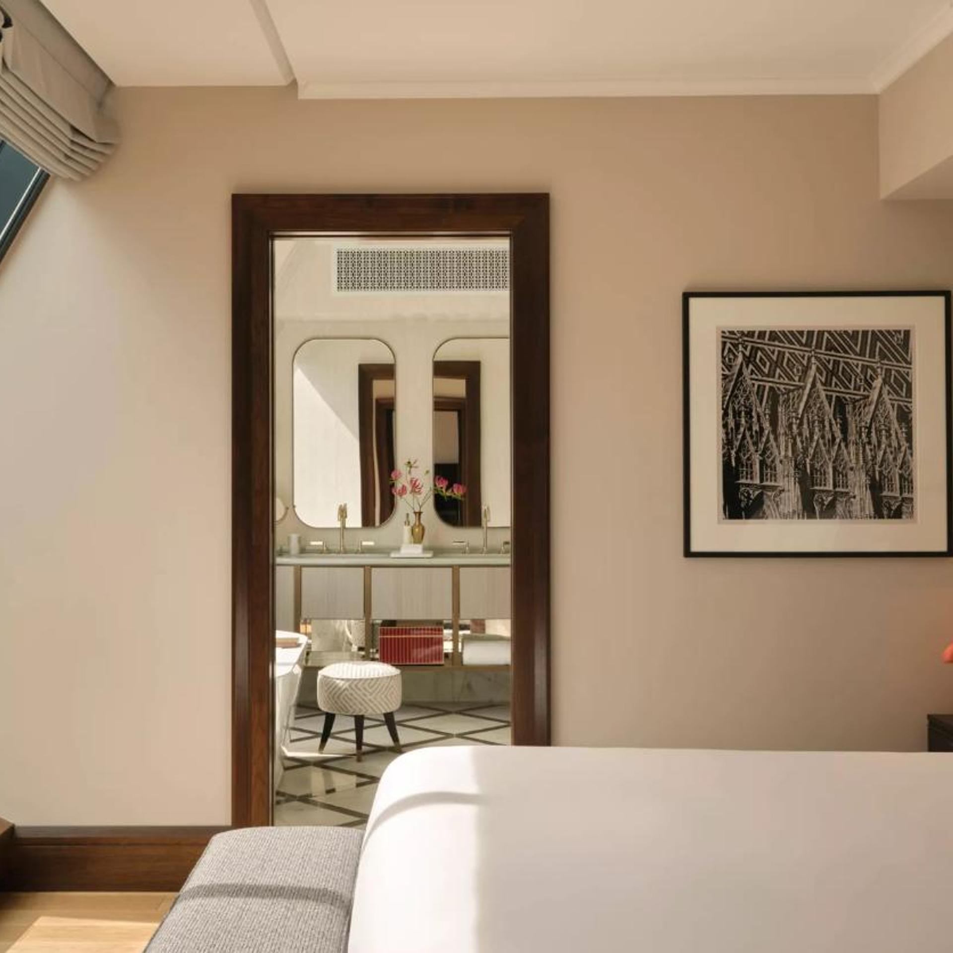 St Peter Pier, Suite