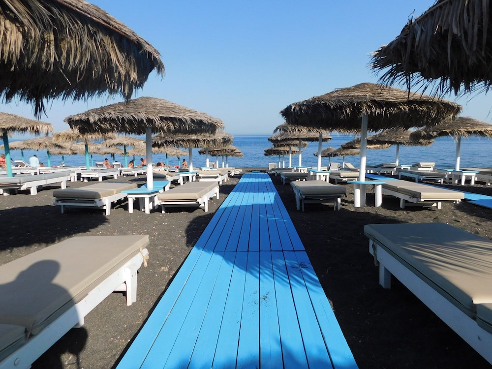 Sea La Vie Beachfront Suites 37/42
