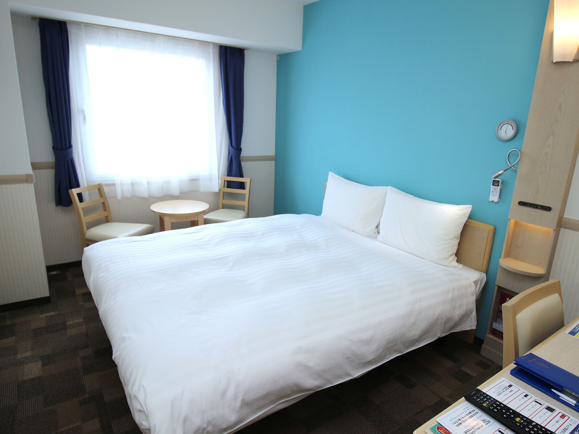 ROOM, DOUBLE BED, SMOKING