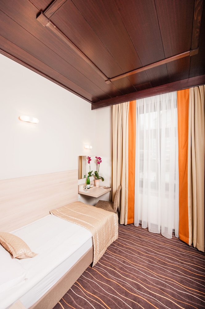 Hotel Zagreb - Health & Beauty 21/76