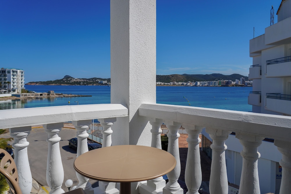 Beach Star Ibiza Hotel 76/78