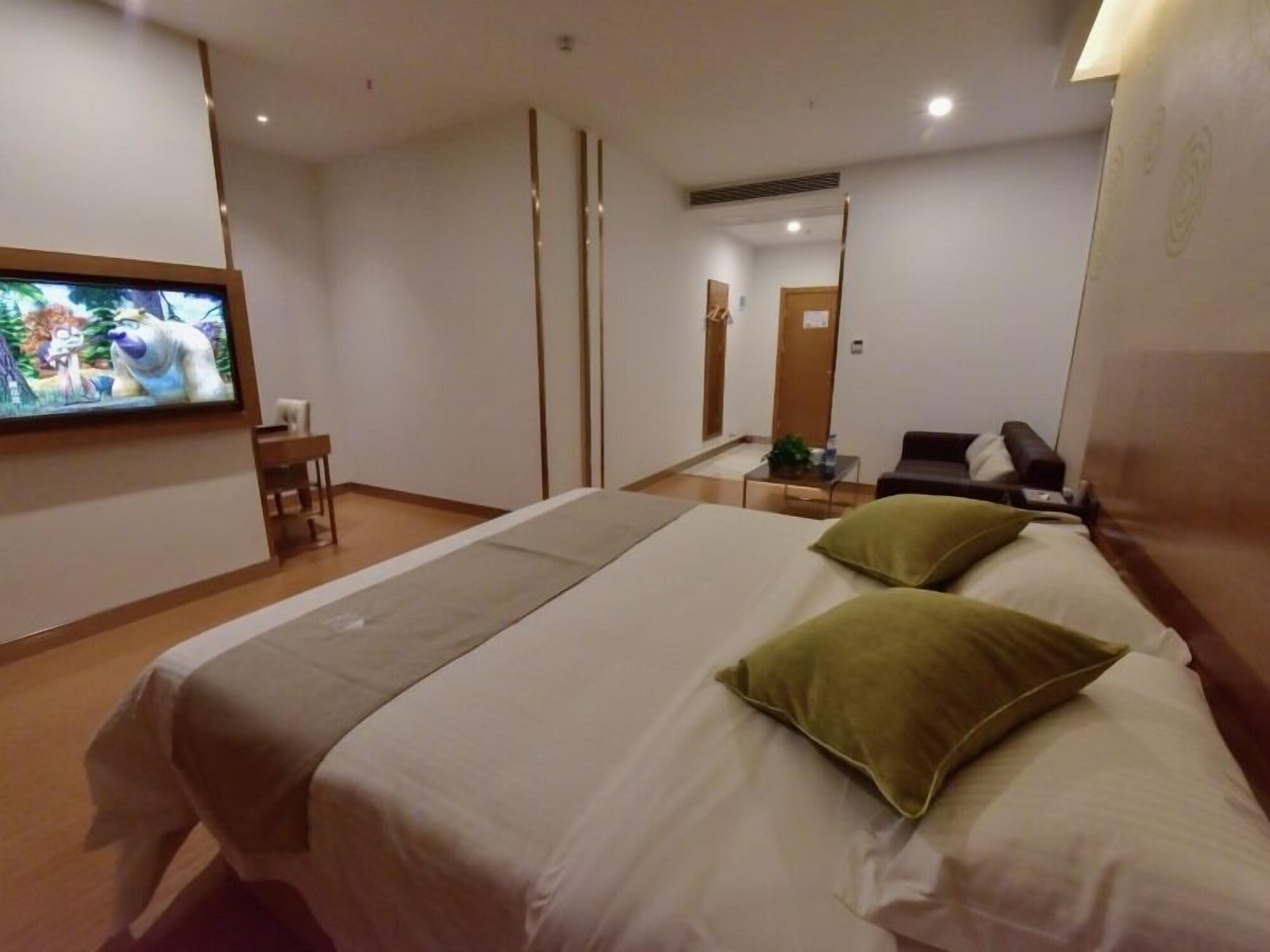 Business King Room