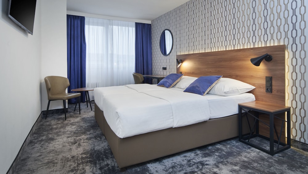 OREA HOTEL PYRAMIDA 26/73