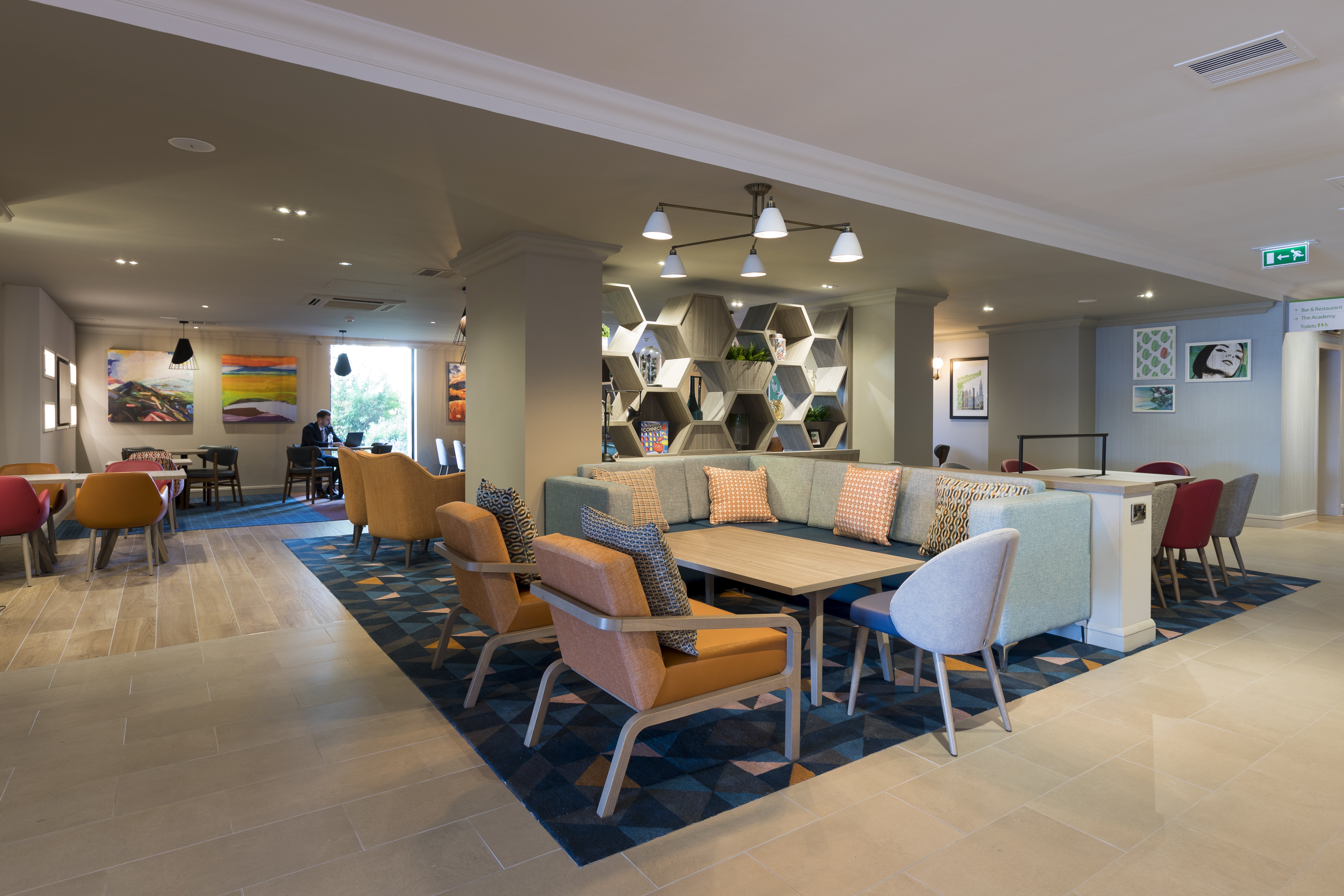 HOLIDAY INN GLASGOW AIRPORT 55/80
