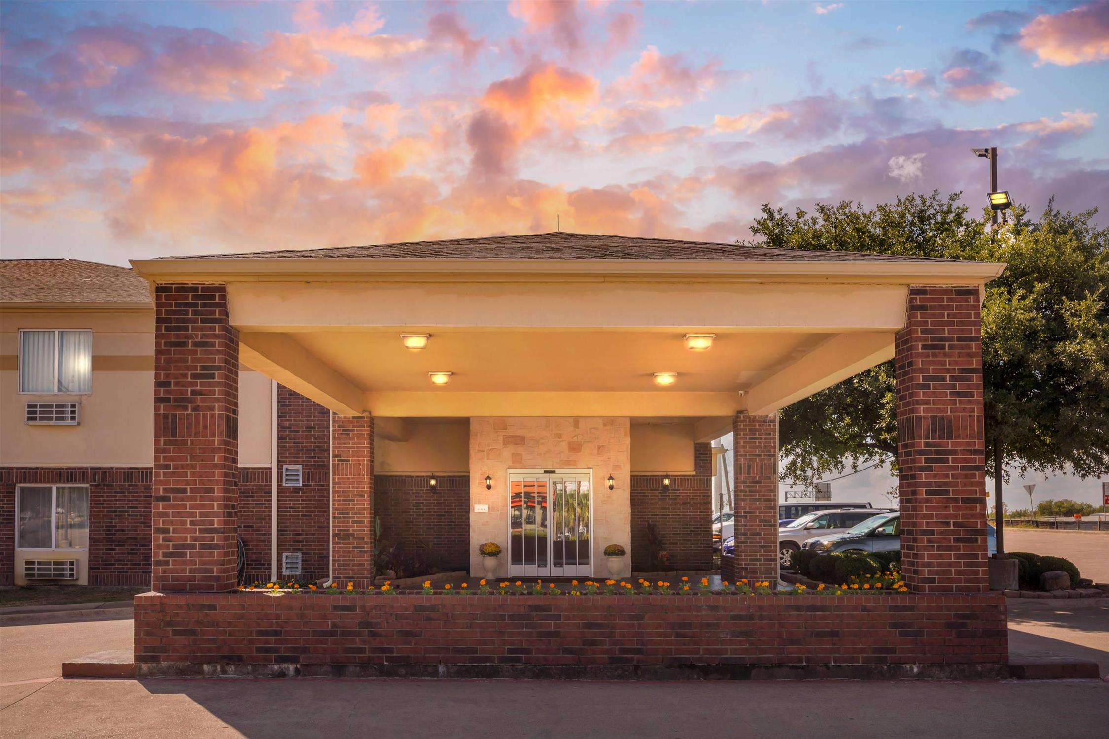 Comfort Inn & Suites Red Oak - Dallas Area 1/23