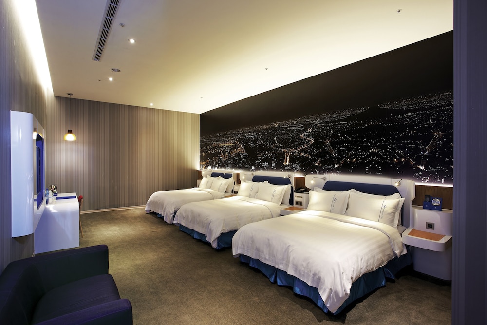Airline Inn Green Park Way 9/60