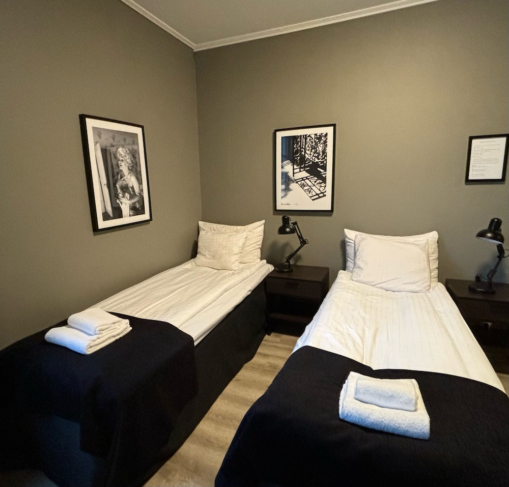 Compact, Twin Beds, Small