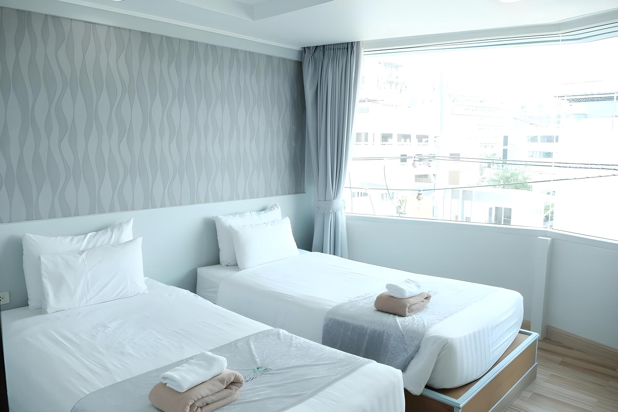 2 Bedrooms, Family Suite, Double and Twin Beds, Sea View