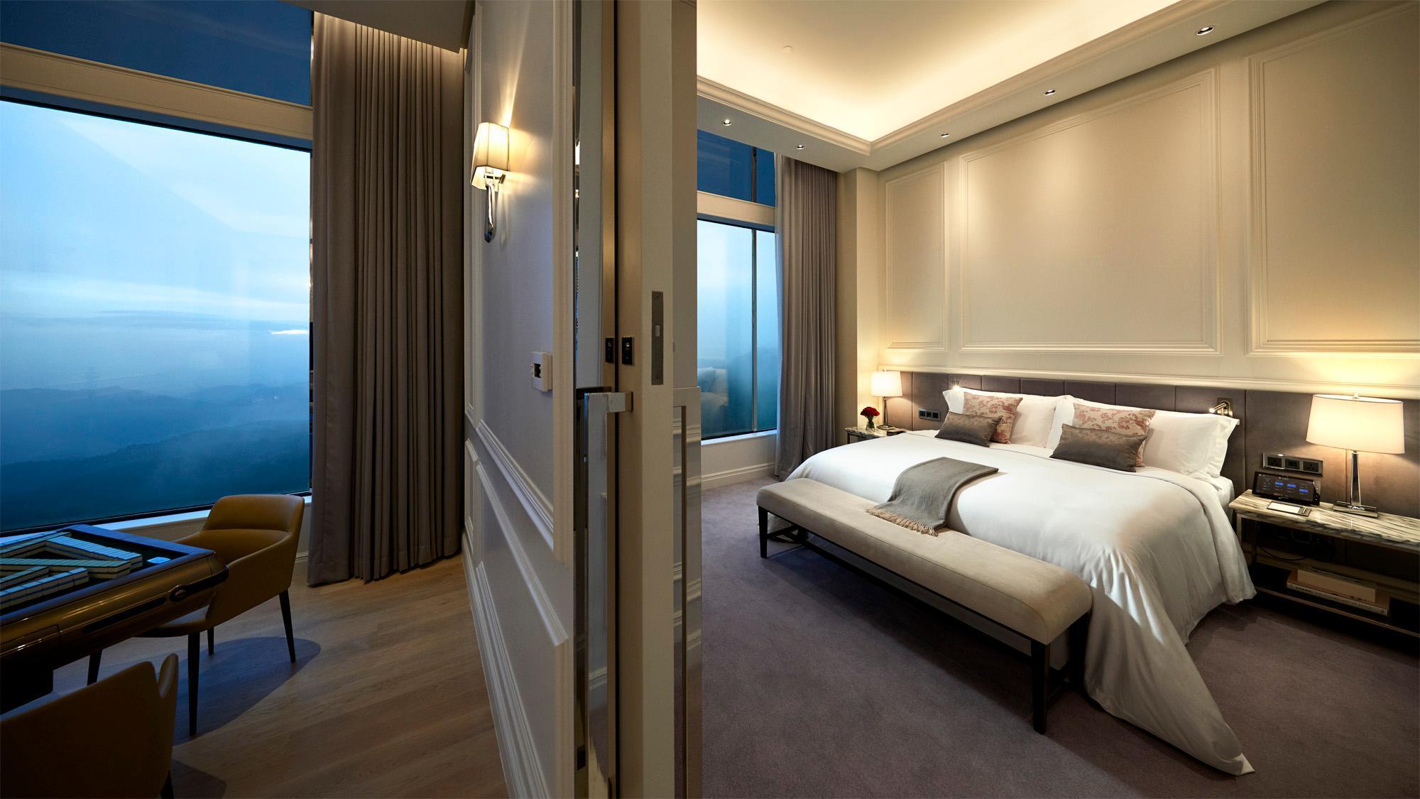 Bliss, Executive, Suite