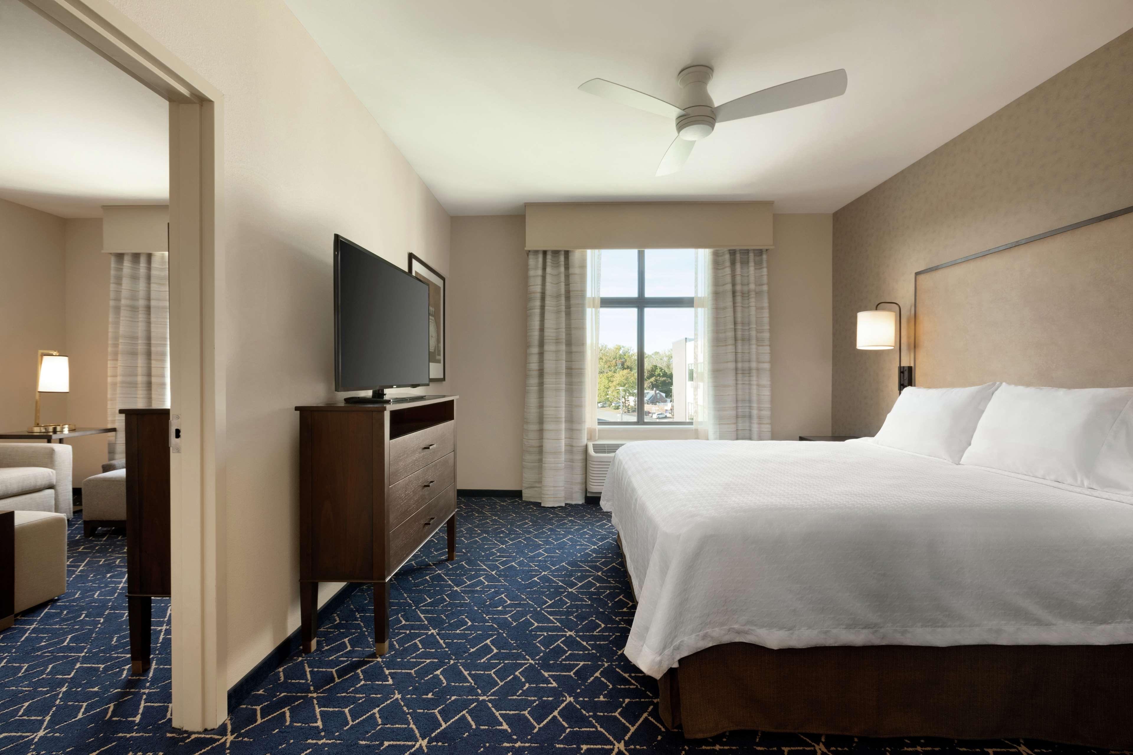 1 BEDROOM, SUITE, KING BED, ACCESSIBLE