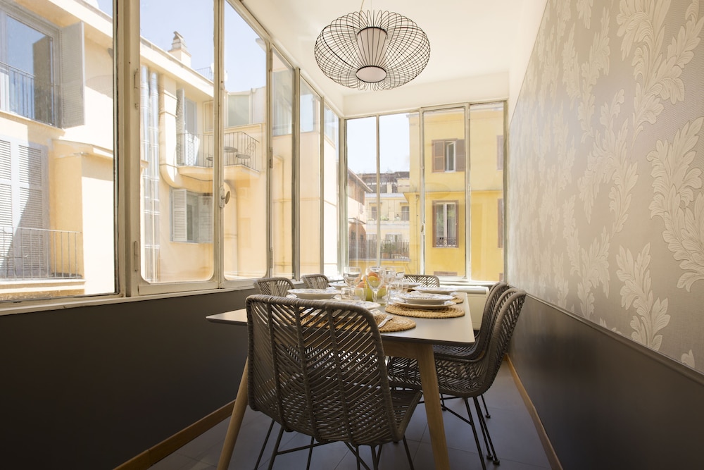 Rome Accommodation Condotti with terrace 43/50