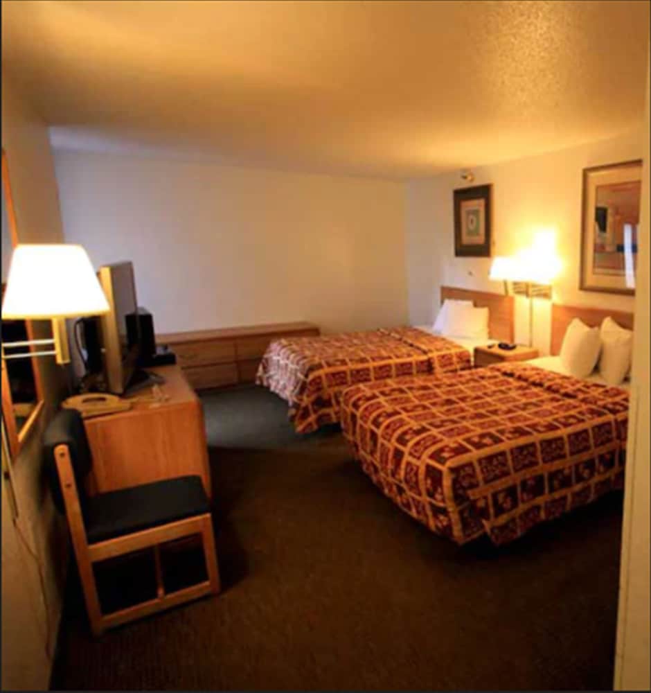 Norwood Inn Suites Roseville 19/30