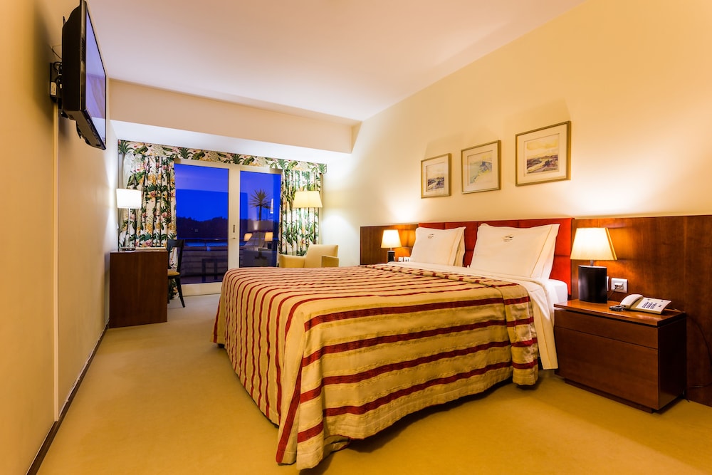 Santana Hotel 10/50