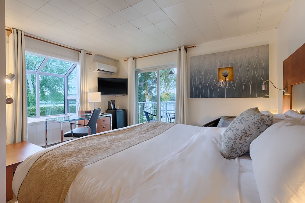 Auberge Handfield 7/50
