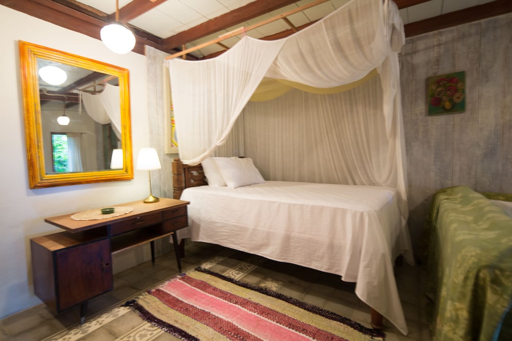 Family, Cottage, 1 Single and 2 Queen Beds, Garden View