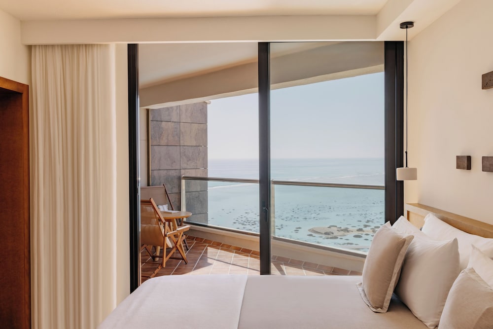 Reserve, Suite, King Bed, Ocean Front