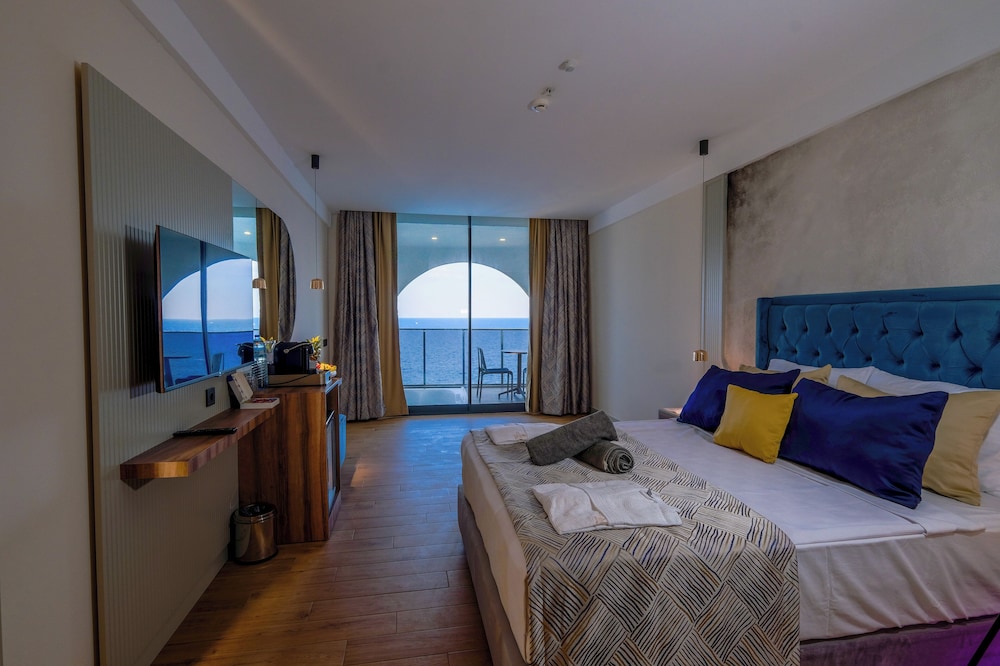 Ada Port Hotel 25/66