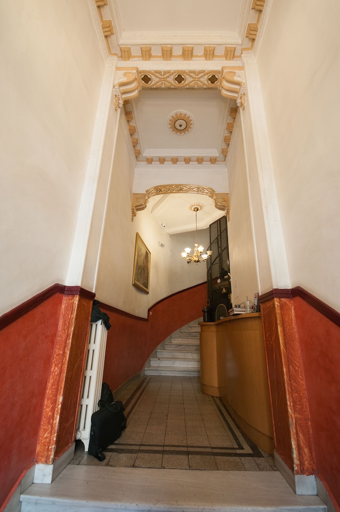 Cecil Hotel 23/70
