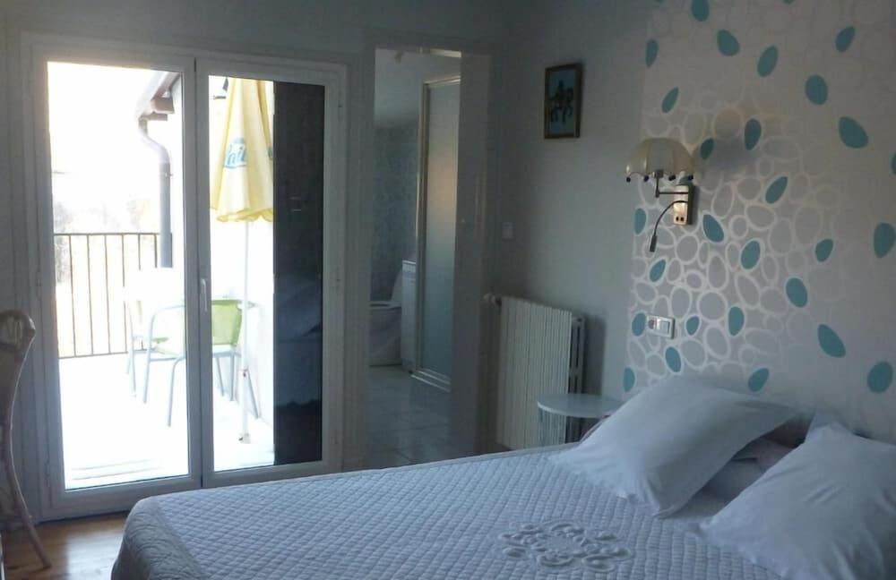 HOTEL LES TILLEULS 3/28