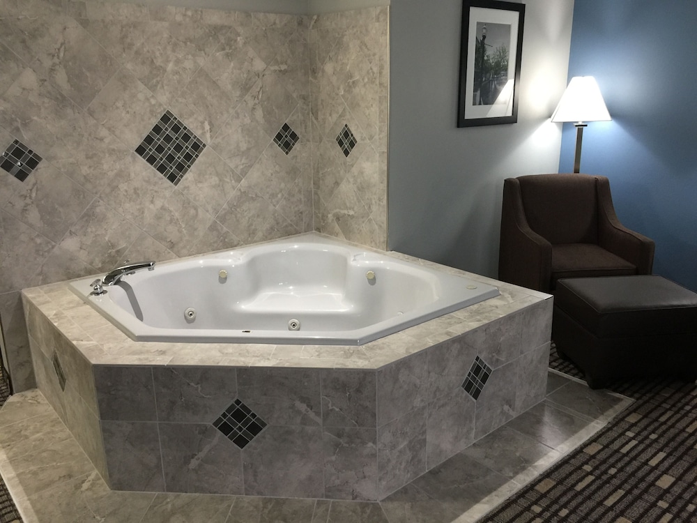 Baymont By Wyndham Pella 21/40