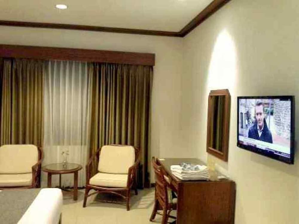 Paniisan Hotel 20/24