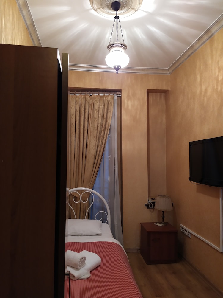 Istanbul Irish Hotel 25/40