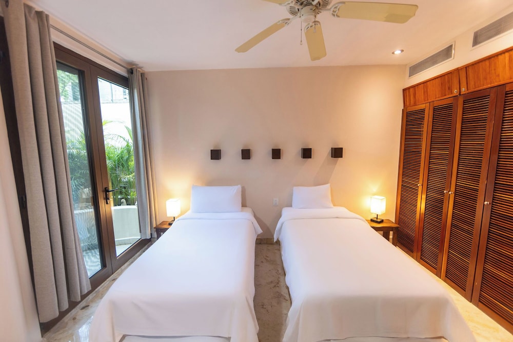 Porto Playa Condo Hotel And Beachclub 12/50