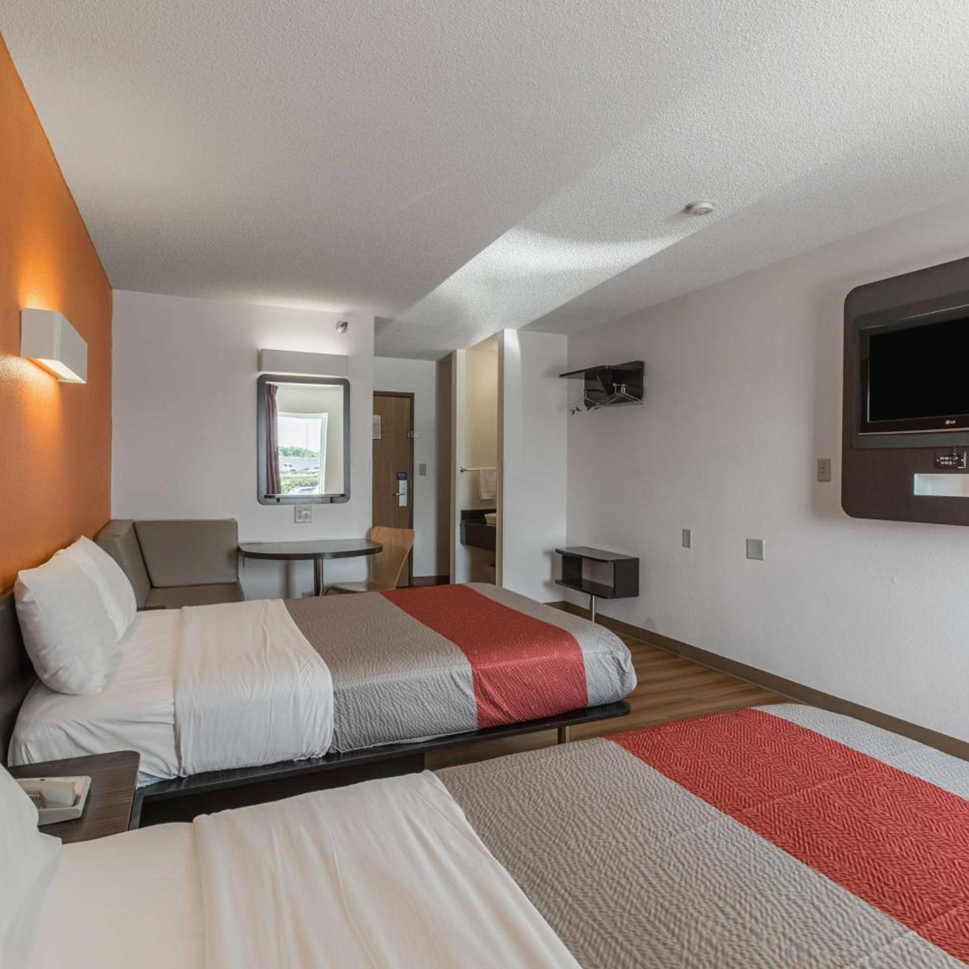 ROOM, QUADRUPLE