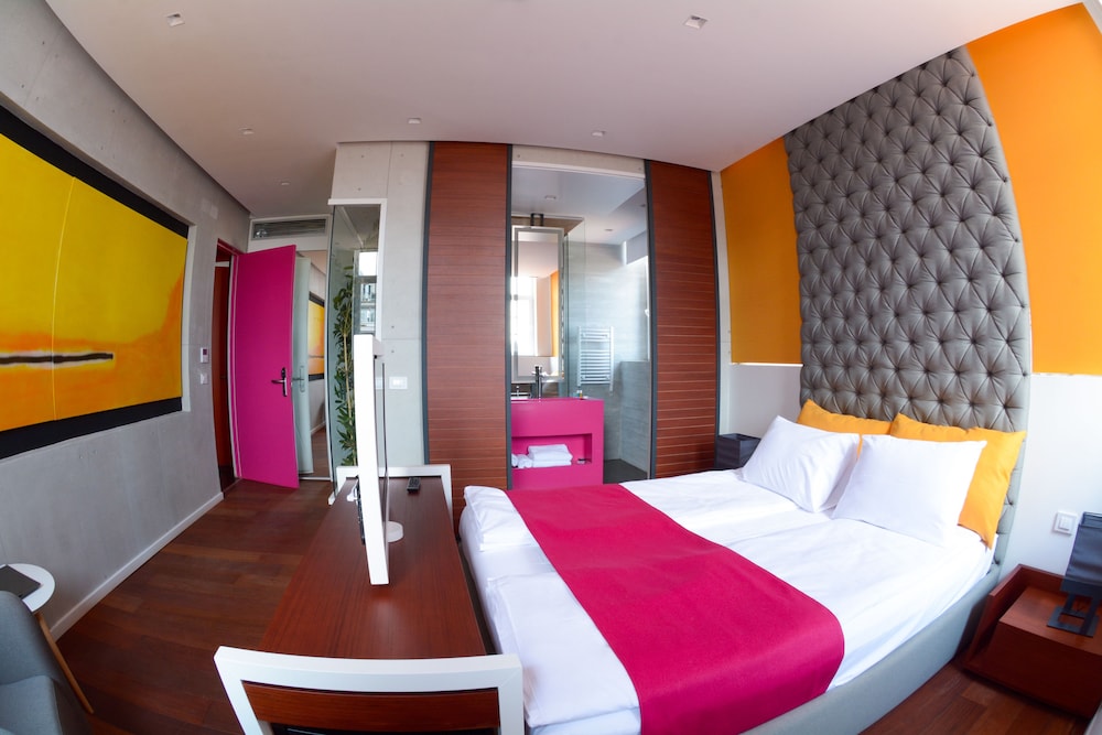 Boutique Rooms 9/50