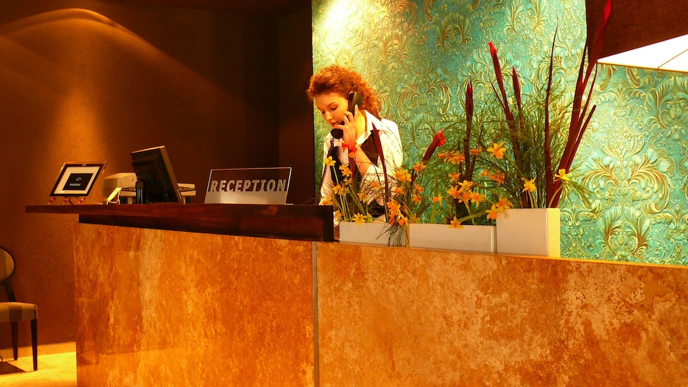 Paradis Hotel 4/34