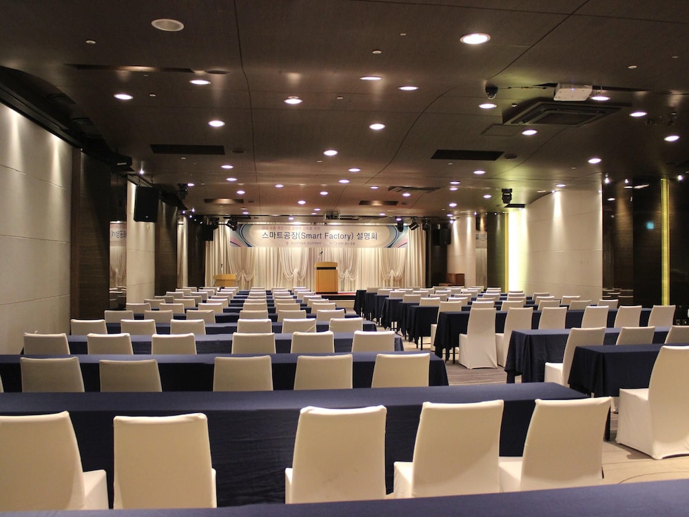 Grand Mercure Ambassador Changwon 40/47