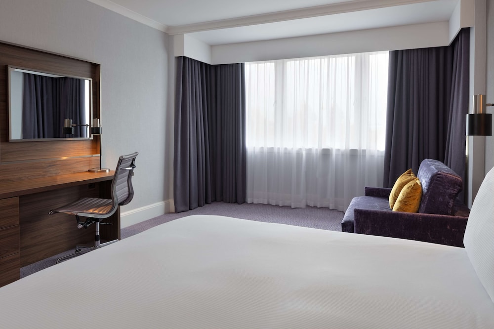 Doubletree By Hilton Edinburgh Airport 15/84