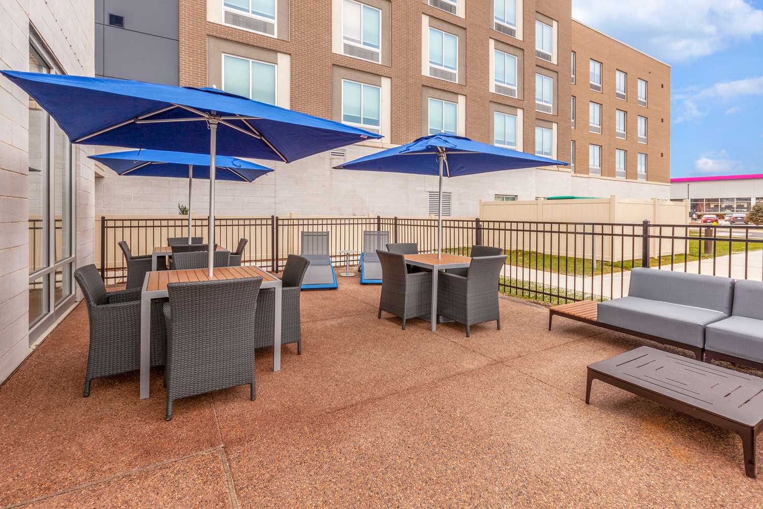 Hampton Inn Bloomfield Hills Detroit, MI 16/17