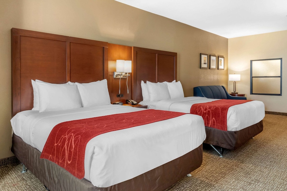 Upgrade, Suite, King and Queen Bed, Sofa، Comfort Suites Barstow Near I-15 5/7