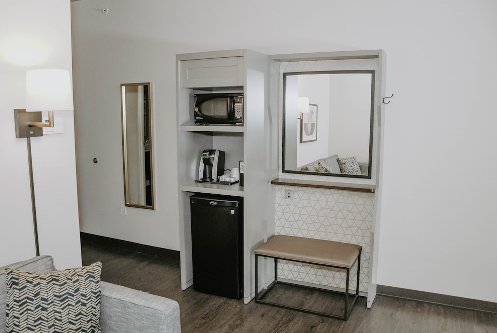 Holiday Inn Omaha Downtown-Airport 29/77