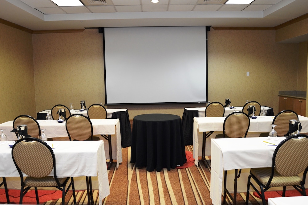 Hilton Garden Inn Atlanta Airport/Millenium Center 35/43