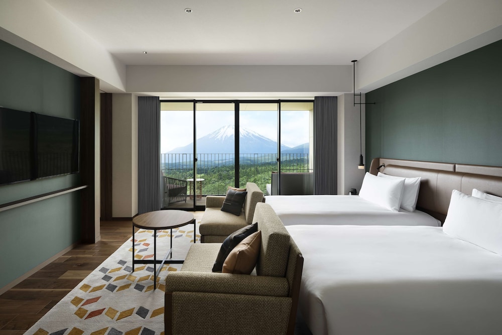 Grand Prix, Suite, Twin Beds